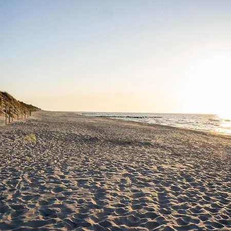 Przy Plaży W Rogowie, Między Morzem Bałtyckim A Jeziorem Resko, Otoczone Lasem I Ciszą - 2homerent Apartament *