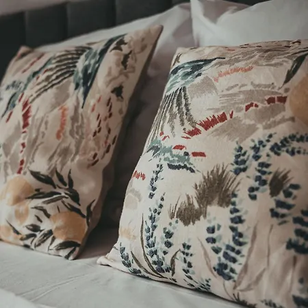 Przy Plaży W Rogowie, Między Morzem Bałtyckim A Jeziorem Resko, Otoczone Lasem I Ciszą - 2homerent Apartament