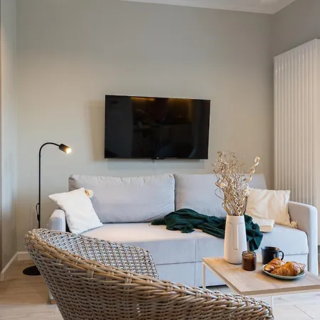 Przy Plaży W Rogowie, Między Morzem Bałtyckim A Jeziorem Resko, Otoczone Lasem I Ciszą - 2homerent