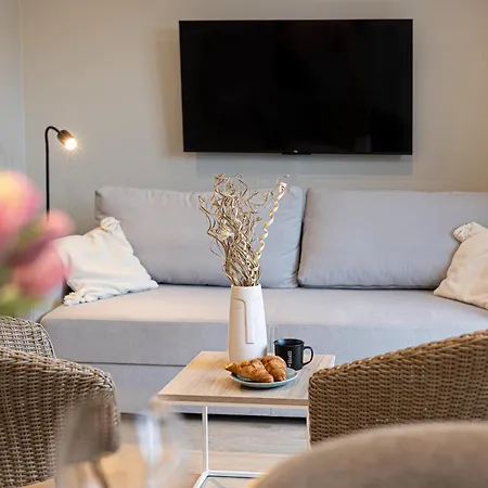 Apartament Przy Plaży W Rogowie, Między Morzem Bałtyckim A Jeziorem Resko, Otoczone Lasem I Ciszą - 2homerent *