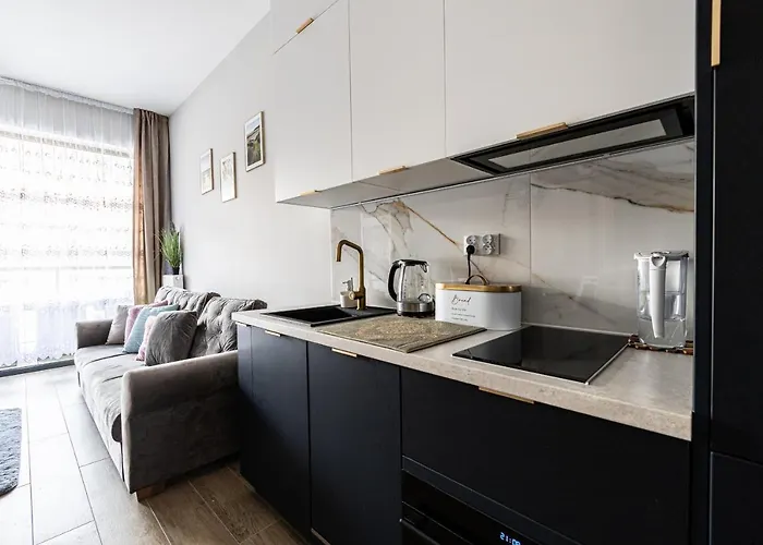 Przy Plazy W Rogowie, Miedzy Morzem Baltyckim A Jeziorem Resko, Otoczone Lasem I Cisza - 2homerent *